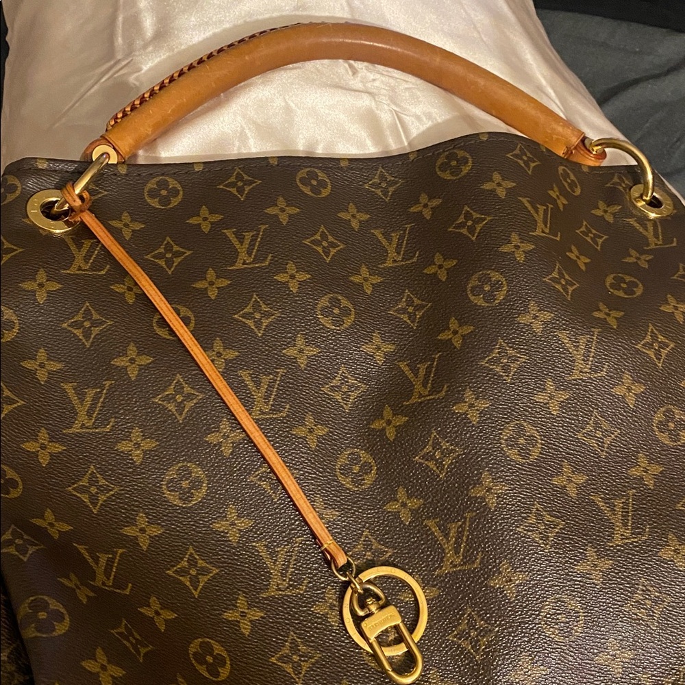 ❤️❤️❤️Louis Vuitton Artsy MM. EXCELLENT CONDITION